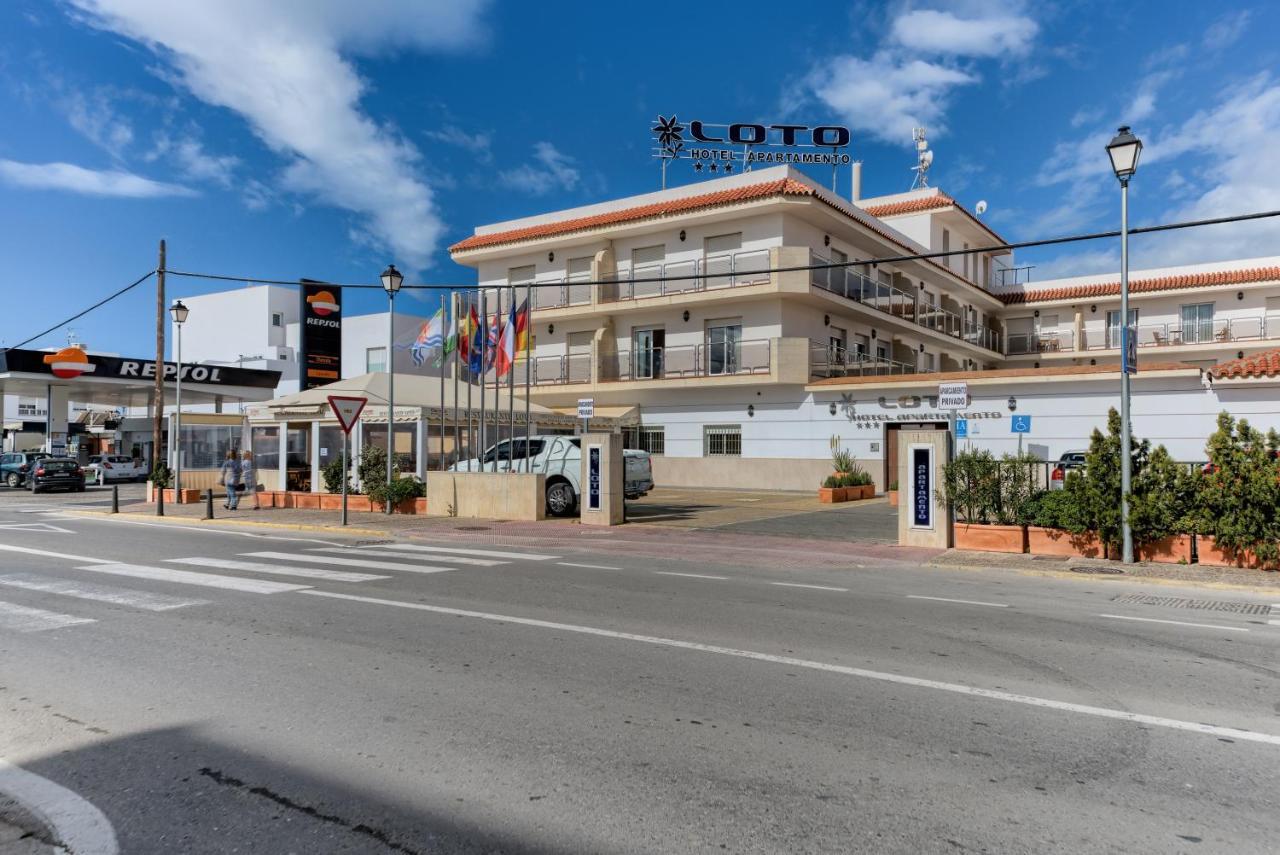 Hotel Apartamentos Loto Conil Conil De La Frontera Exterior foto